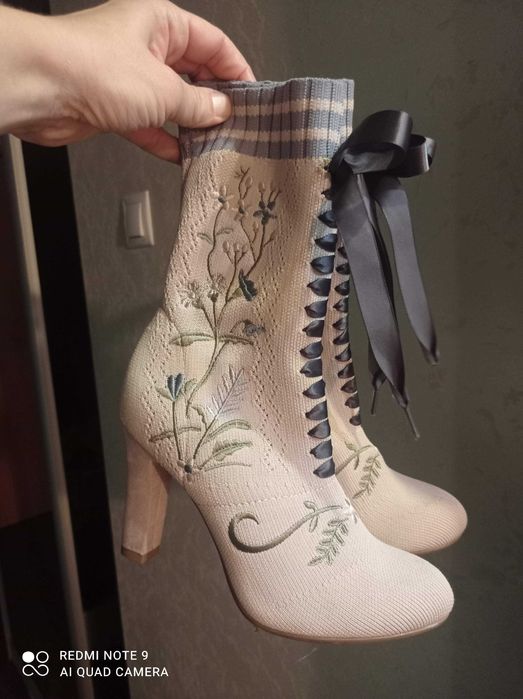 Catwalk Botki na obcasie haftowane vinted teatralne skarpeta