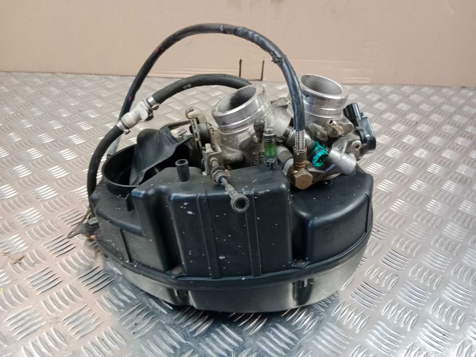 Aprilia Tuono RSV 1000 Mille Air Box Airbox Przepustnice Wtryski 02-05