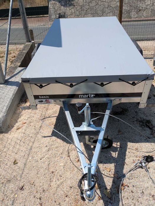 Venda de atrelados de vários modelos