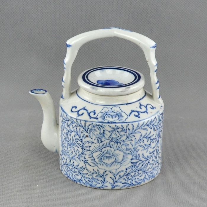 Bule em Porcelana da China Azul e Branco – Circa 1950
