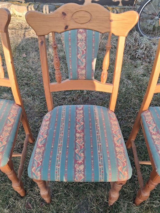 Drewniane krzesła do jadalni