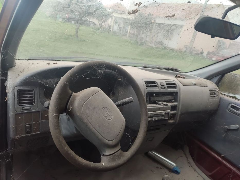 Toyota Hiace 2.4D de 1999 para peças