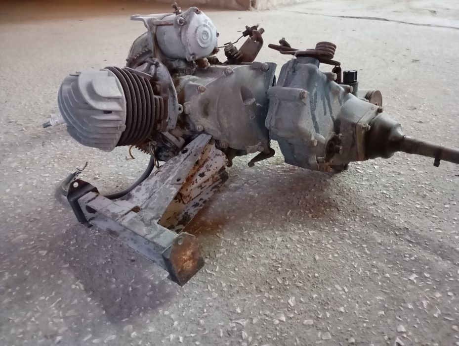 Motor Piaggio Ape 50
