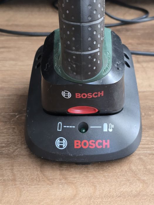 Bosch Ładowarka i akumulator / bateria + Wkrętarka GRATIS na części/naprawy