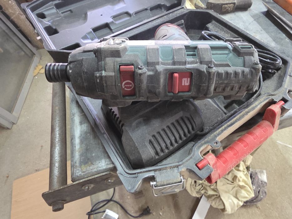 Aparafusadora de impacto parkside  12v