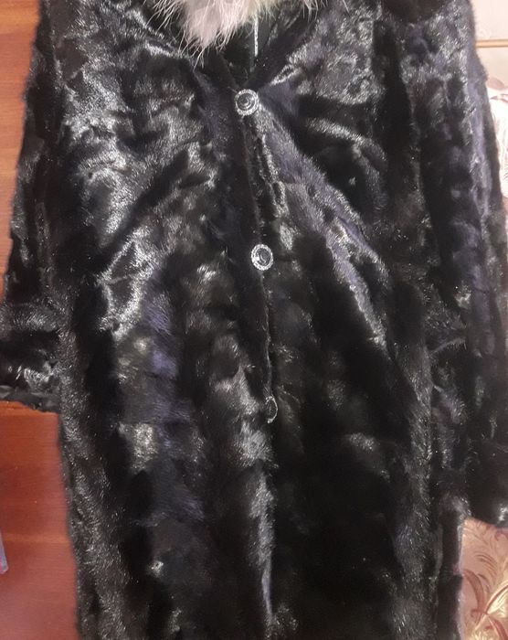 Продам недорого норкову шубку