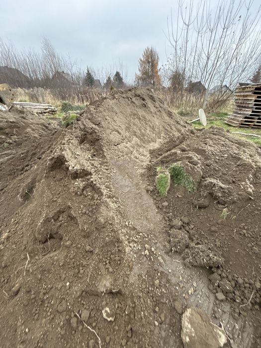 Humus, ziemia wierzchnia.