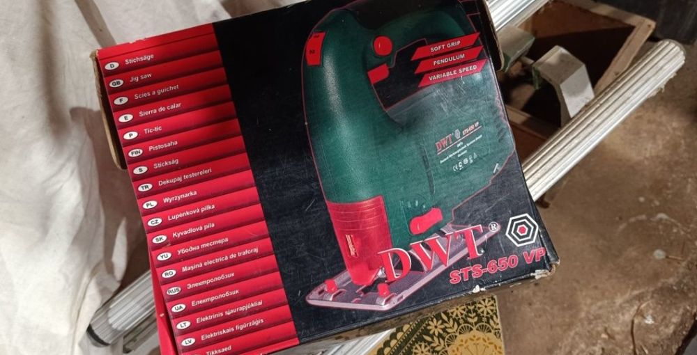 Електролобзик DWT