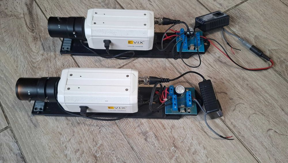 Kamera Evix EC-CL110C-1 z obiektywem, konwenterem video, podstawką itd.