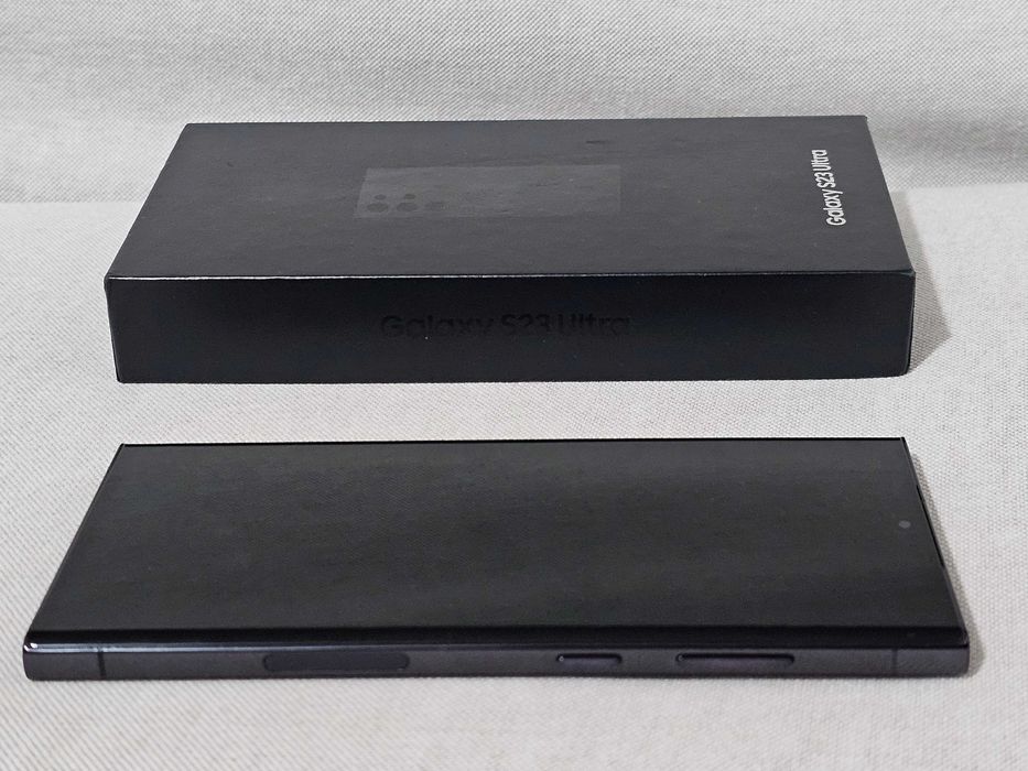 Samsung S23 Ultra 256gb.  Muito bom