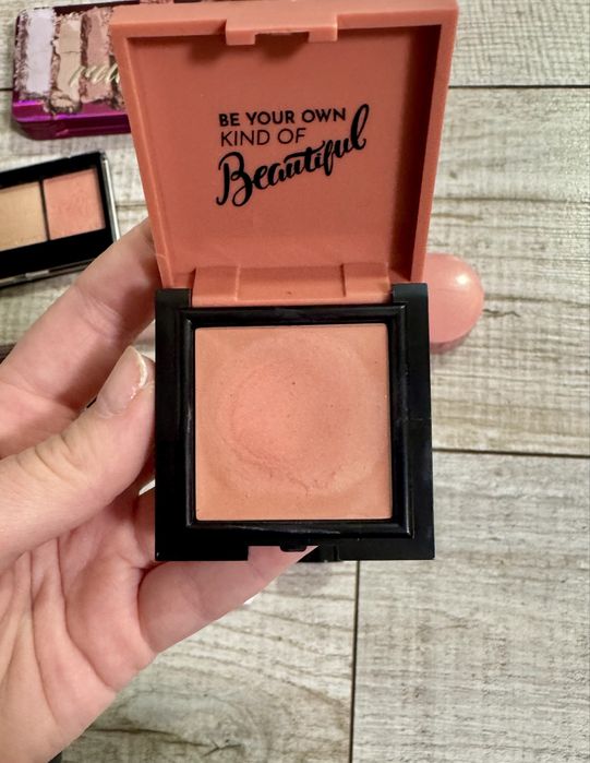 Різна косметика.