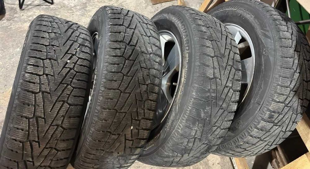 Продам диски із зимовою гумою