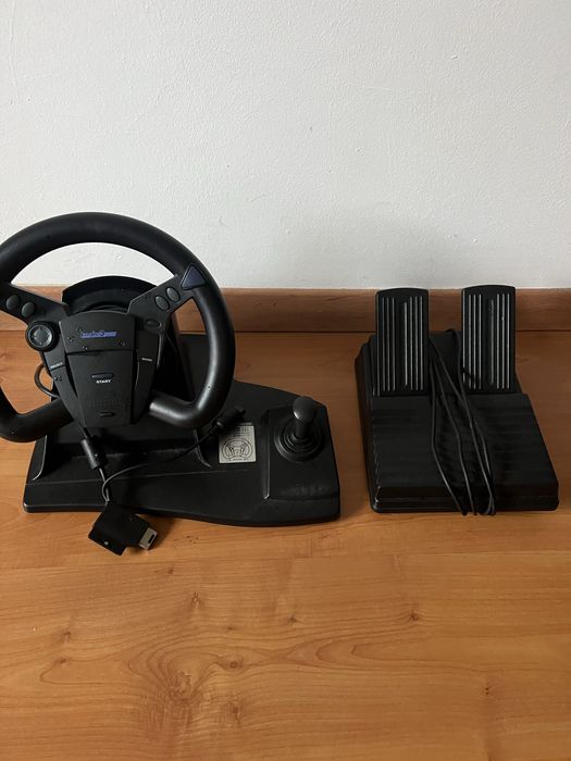 Volante Logic3, pedais, alavanca PS2/GameCube/Xbox
