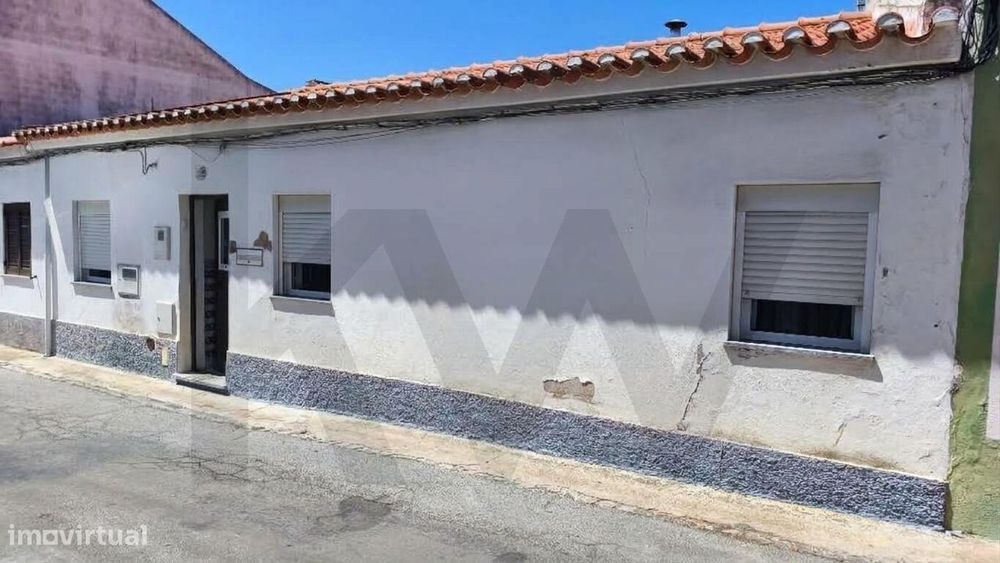Moradia Térrea T5 com Potencial no Coração de Castro Verde