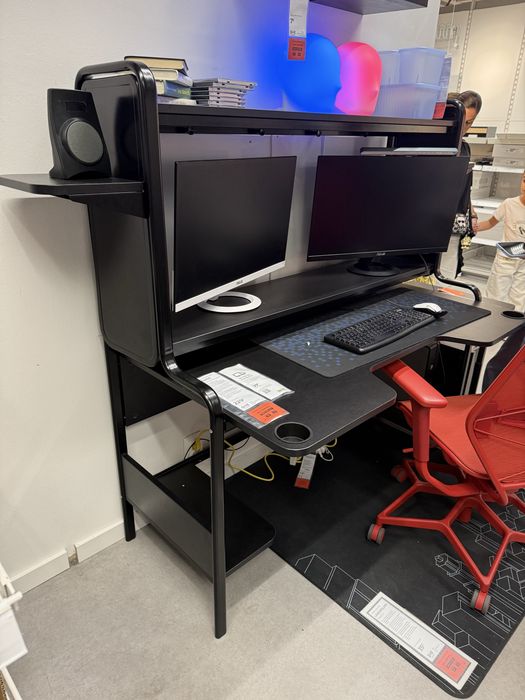 Mesa gaming preta