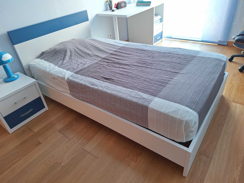 Conjunto com cama(110x200cm) para quarto de adolescente, ótimo estado.