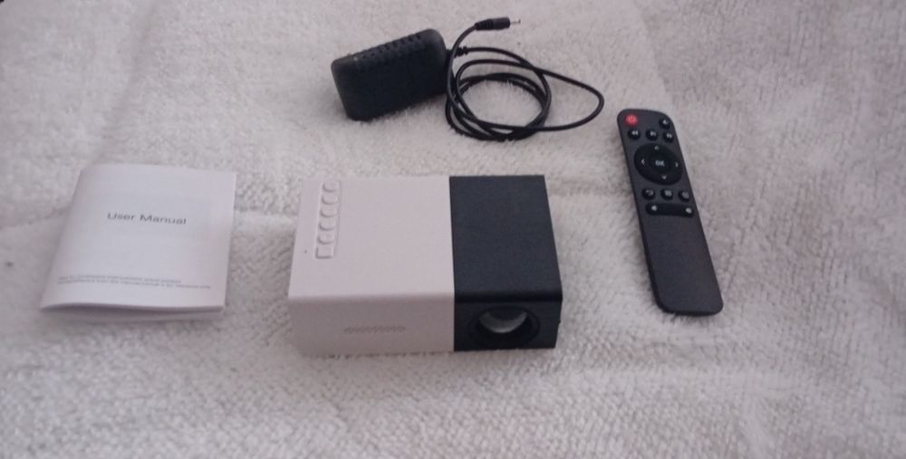 Projector LED modelo YG300