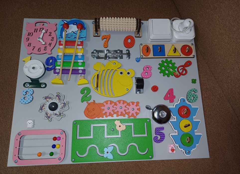 Бізіборд. Розвивальна дошка 40х50 см. Розвивальна дошка для дітей.