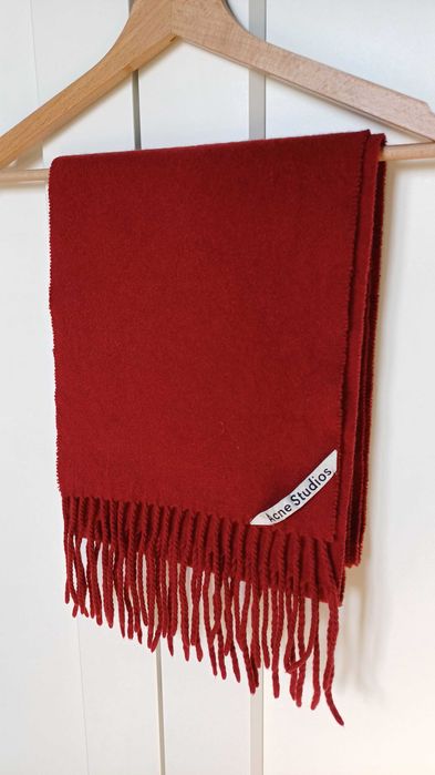 Długi czerwony szalik z wełny Acne Studios