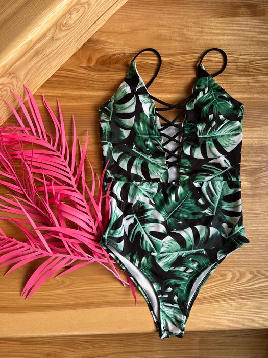 Стильний купальник розміру М