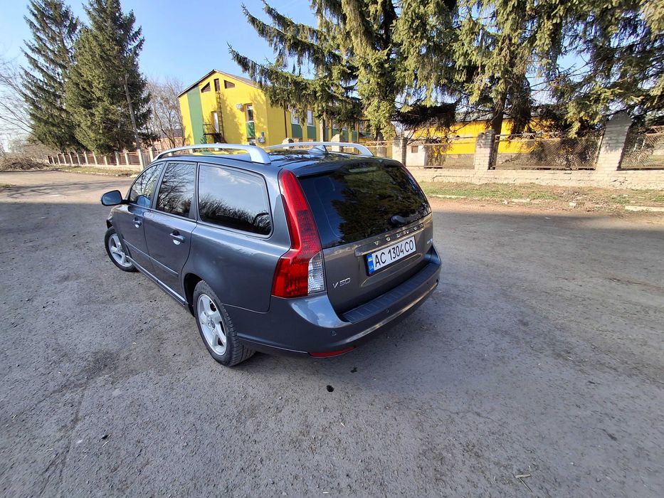 Продам volvo v50 2011року
