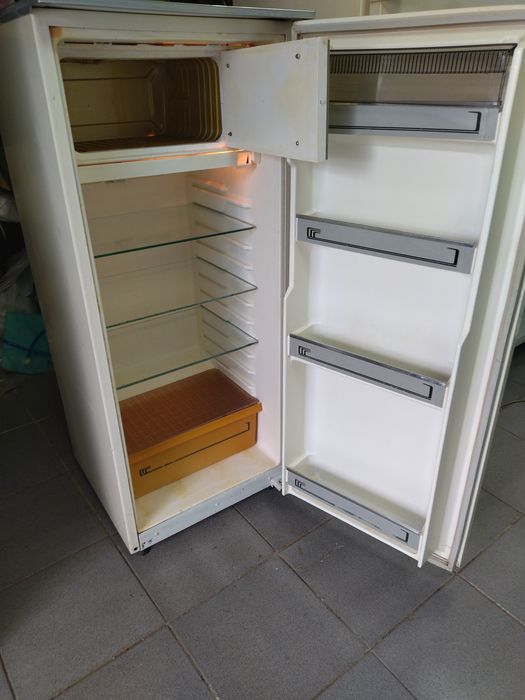 Продам робочий холодильник  з можливою доставкою