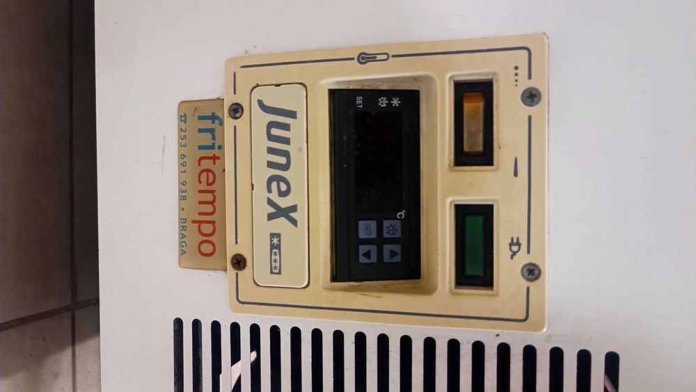 Arca congeladora Junex 900 CHV