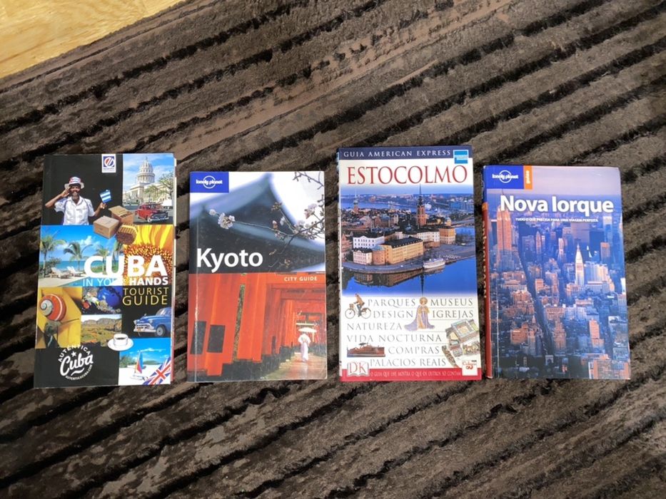 Guias de viagem em excelente estado