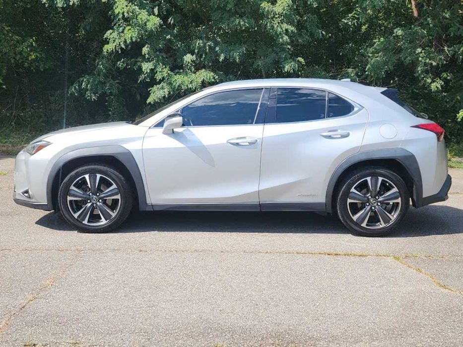 Lexus UX 250h      2020
