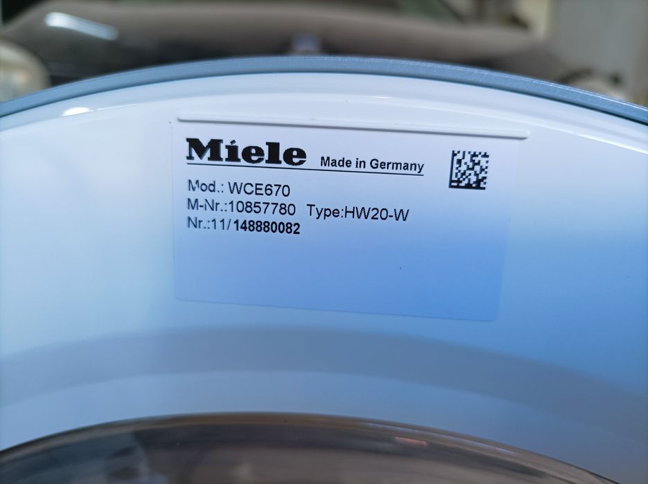 Пральна машина на 8 кг Miele WCE670