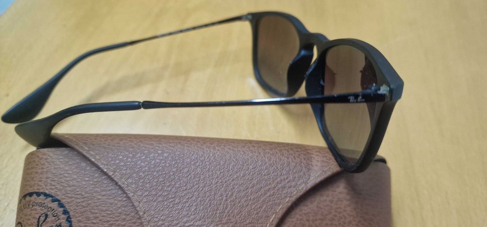 Ray-Ban Chris Bom estado