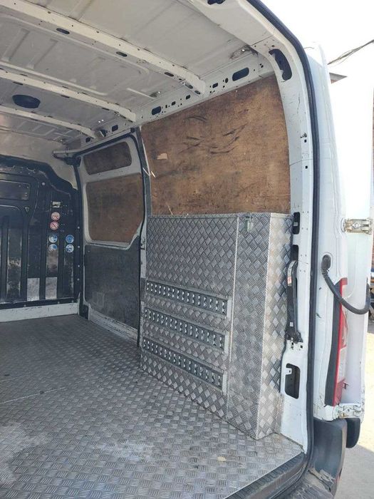 Вантажні перевезення Луцьк | Вантажне таксі | Renault Master до 2 тонн | Грузоперевозка