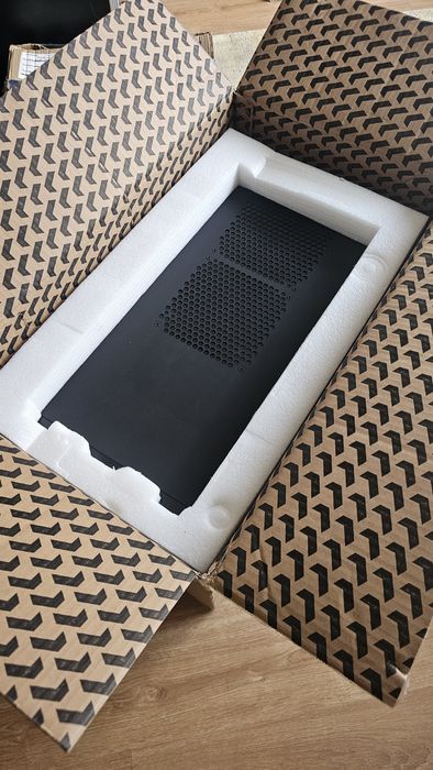 Fractal Design Define R3, Noctua U14S, 2TB HDD, Samsung  27' curvo