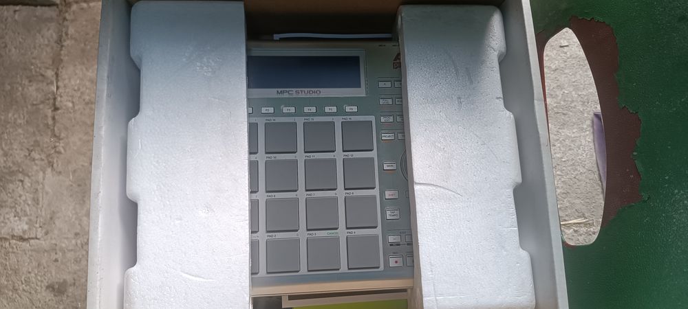 AKAI MPC STUDIO automat perkusyjny