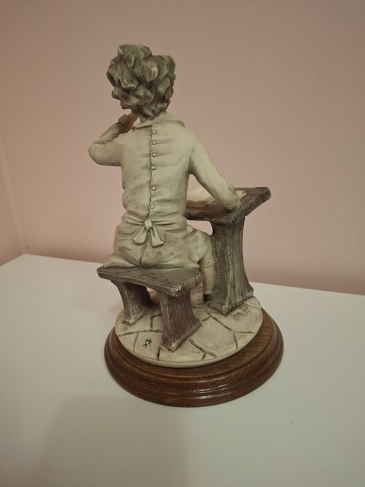 Giuseppe Armani – figurka „Uczeń przy ławce” 25,5 cm