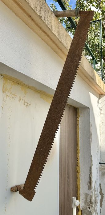 Serra manual rústica antiga