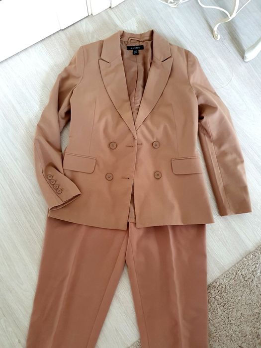 Продам женский костюм