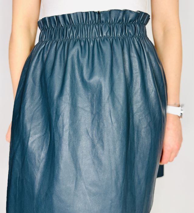 Petrolowa skórzana mini spódnica z gumką L 40 ZARA