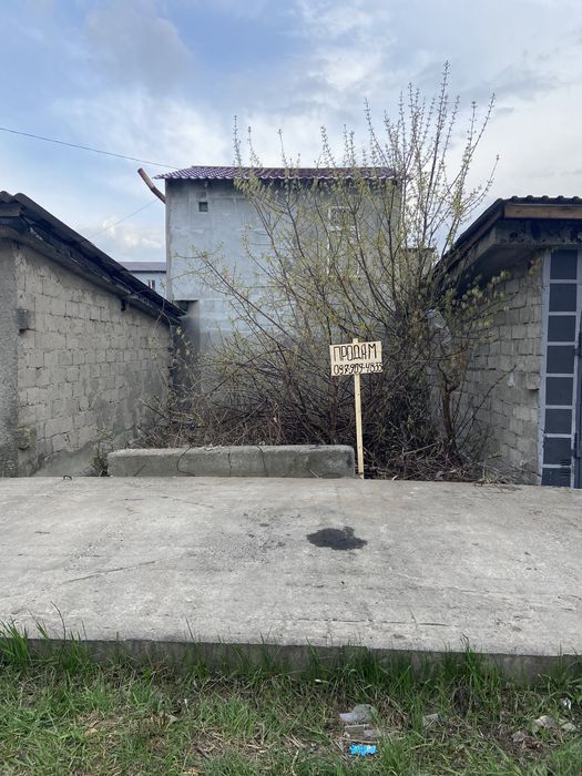 Продам место под капитальный гараж.