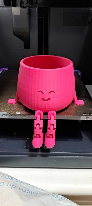 Vaso feliz com pernas articuladas