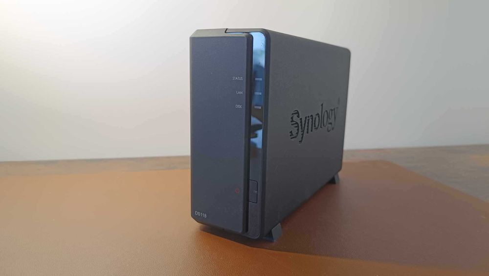 Synology DS118 1ベイ NAS + WD Blue 4TB 外付けハードディスク