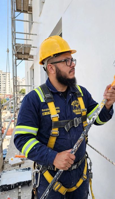 ELETRICISTA (24H) + MARIDO DE ALUGUEL - Instalação Elétrica Completa e Remodelações pintura  canalização  e pequeno reparos.