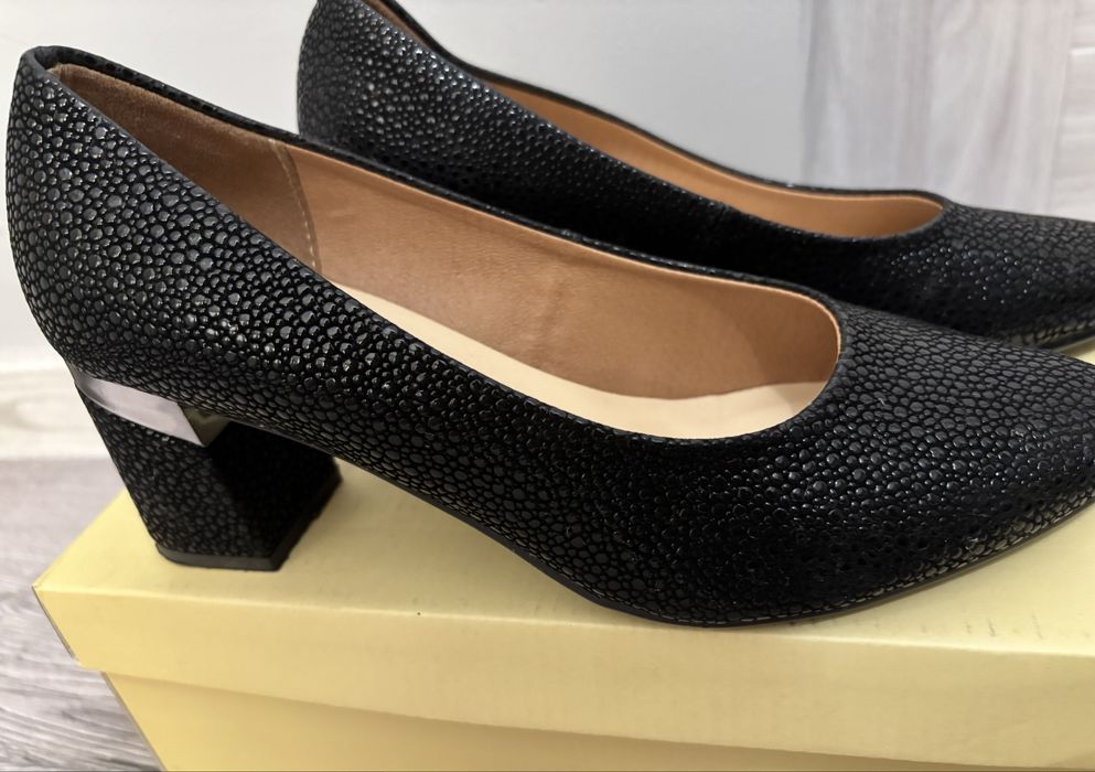 skórzane czółenka