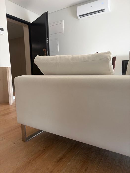 Sofá com bege com chaise-longue