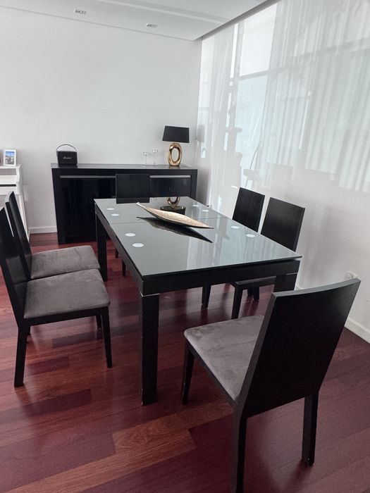Mesa de Jantar extensível com apararador e estante
