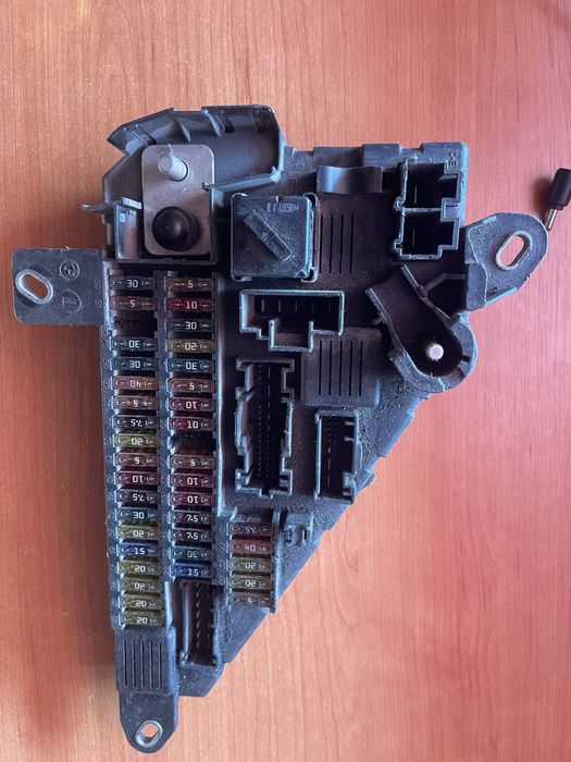 Rozdzielacz prądu tylni  BMW E60, E61, E63, E64