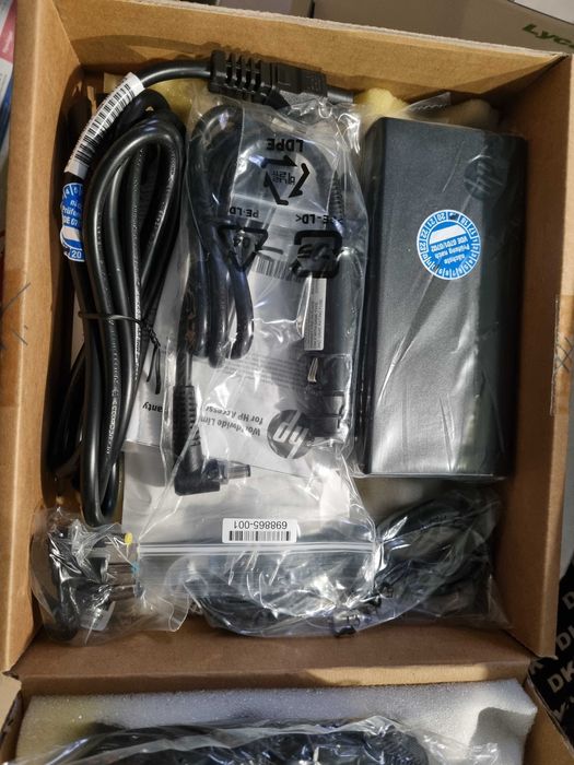 HP Zasilacz 90 W Slim Combo z USB samochodowy nowy oryginalny bluepin