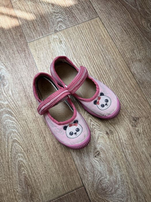 Взуття на садочок для дівчинки