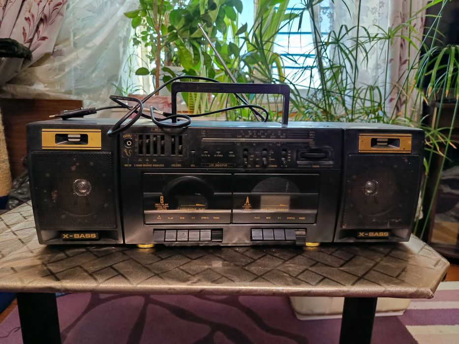 Продам магнитофон Интернационал