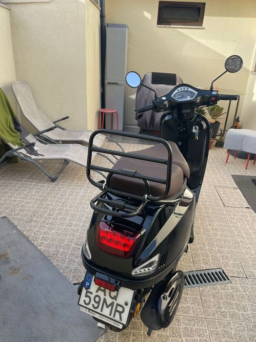 Vendo moto  praticamente nova